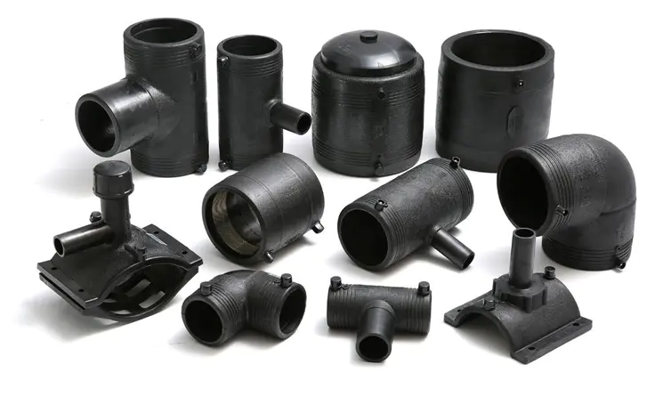 Quels sont les avantages en termes de performances des matériaux en polyéthylène utilisés dans les raccords électrosoudables en PE ?